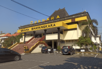 Logo bhayangkara jakarta universitas raya jaya bottom below old