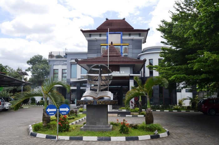 Biaya pendidikan universitas teknologi yogyakarta