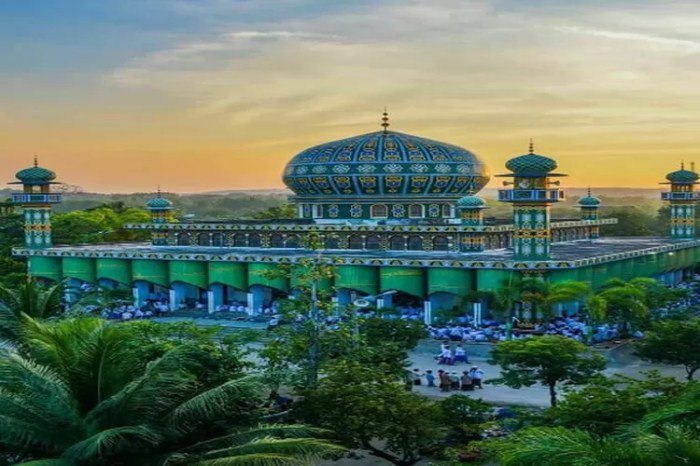 Makam sunan drajat wali wisata songo religi lamongan ziarah timur jawa bonang masuk pintu destinasi lokasi berziarah derajat raden ampel