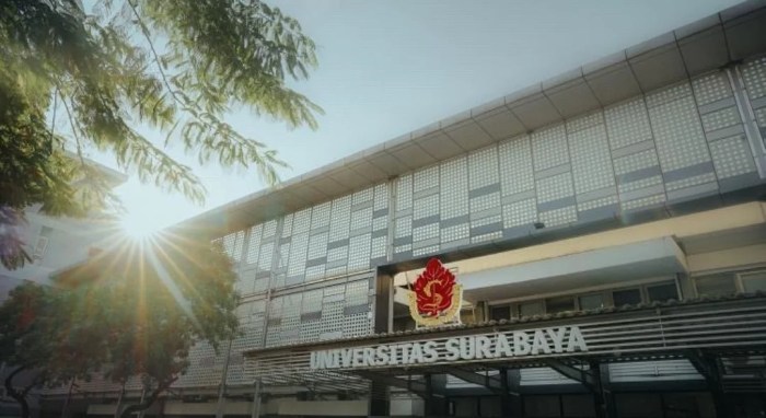 Nama universitas di surabaya