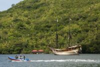 Pantai maluku wisata hatta pulau ambon seru naira serasa cantik surga tengah