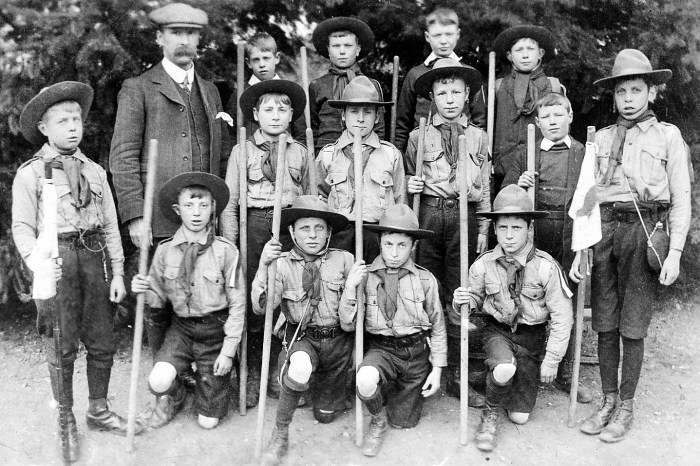 Scouts influenza 1918 scouting epidemic scautismo powell baden nascita 1908 distribute medicine messengers zealand vieilles acting cheerful boyscout leganerd img0048