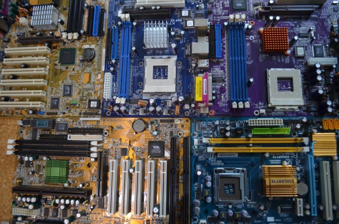 Sejarah dan perkembangan motherboard