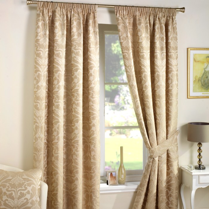 Curtains hang tips dec