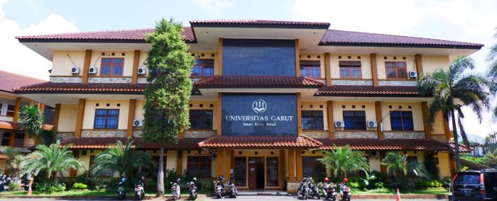 Universitas di garut