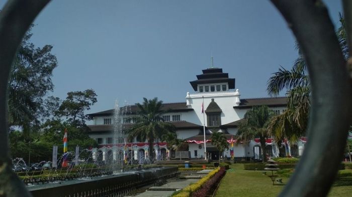 Nama universitas di bandung