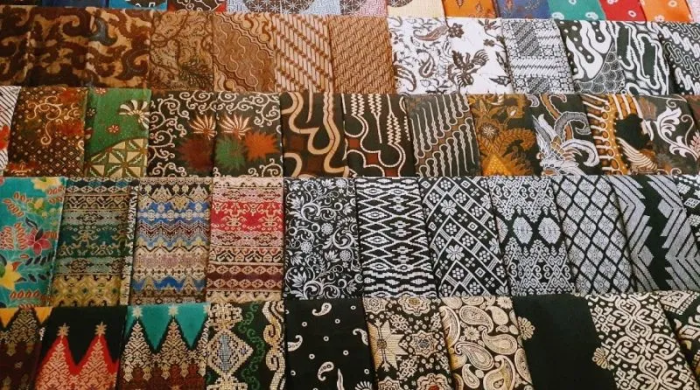 Batik tulis jogja kain asli canting seragam dengan giriloyo grosir klewer unik mempunyai tehnik fabric sejarahnya pertamina telkom dokter adaro