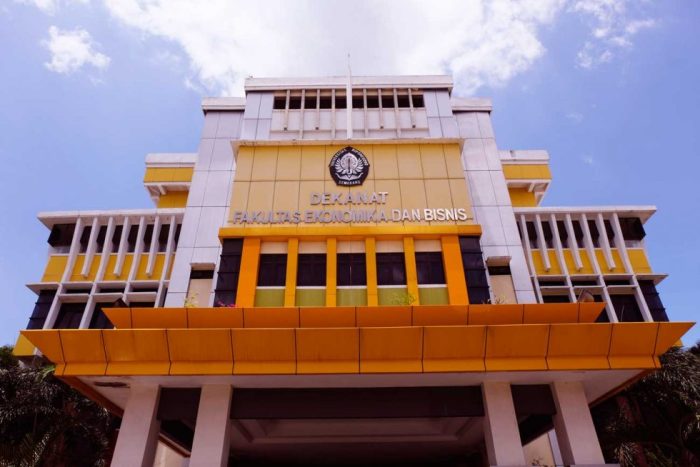 Gedung fakultas hukum undip