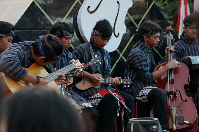 Sejarah seni musik di indonesia