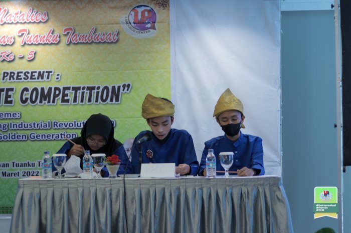 Lomba debat bahasa inggris