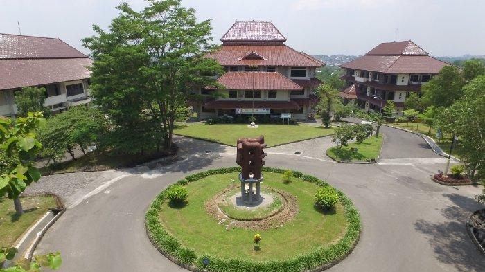 Universitas surakarta negeri atau swasta