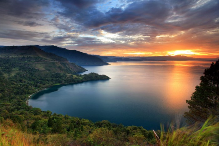 Legenda danau toba dalam bahasa inggris