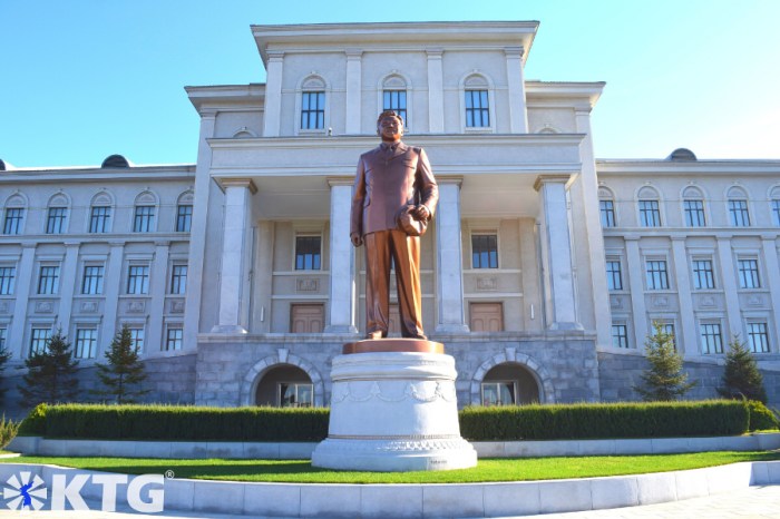 Kim sung jong pyongyang dirigente estatua monte