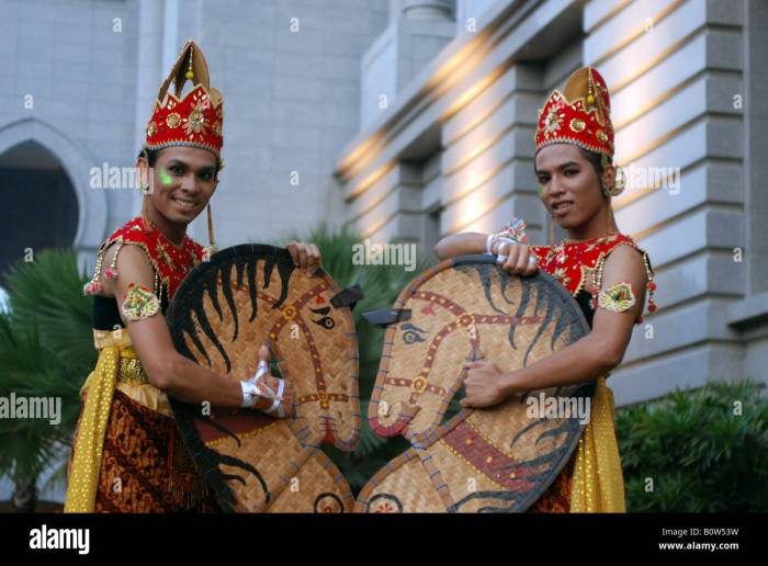 Kuda kepang dance tarian zapin johor seni kebudayaan