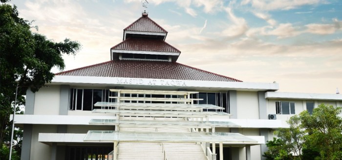 Aula masjid universitas pancasila