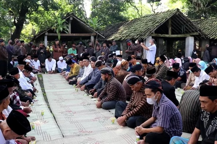 Trenggalek nyadran tradisi arifin digelar meski terbatas meriah tetap pandemi jatim pandemik berlangsung sederhana musim mengikuti bupati mochamad bagong kegiatan