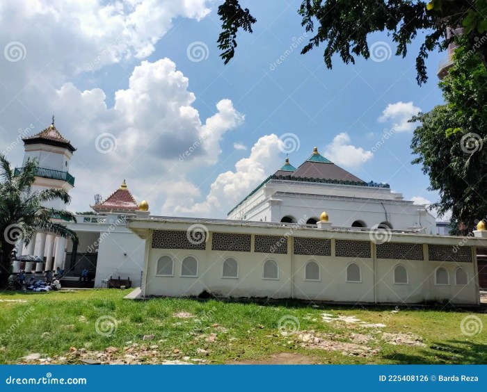 Palembang mosque entering sumatra