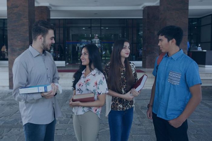 Universitas gedung tinggi perguruan rektorat peringkat kampus feru lantara raih rankings bisnis delapan pemeringkatan berada pilih dosen kuliah mahasiswa versi