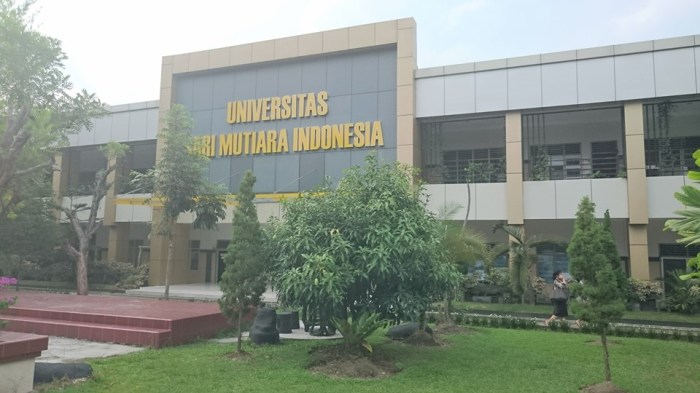 Brosur universitas sari mutiara