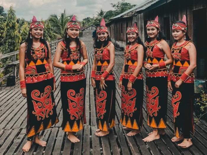 Sejarah tari dayak