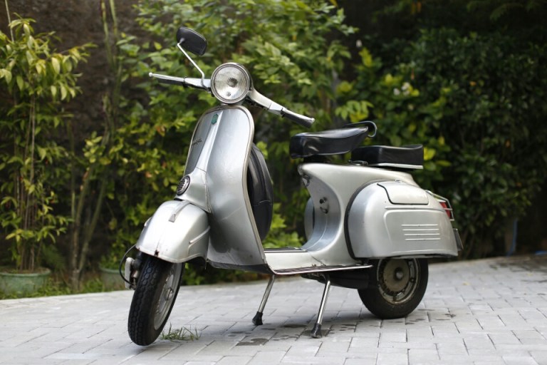 Vespa motorbikes indonesians oddest ride ever extreme indonesia usatoday izismile