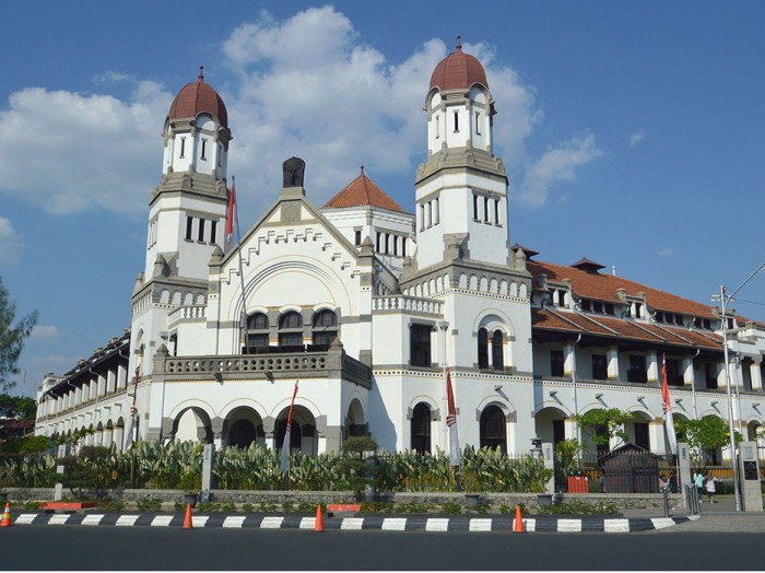 Universitas semarang negeri atau swasta