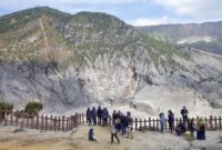 Tangkuban perahu gunung sangkuriang legenda wisata alam