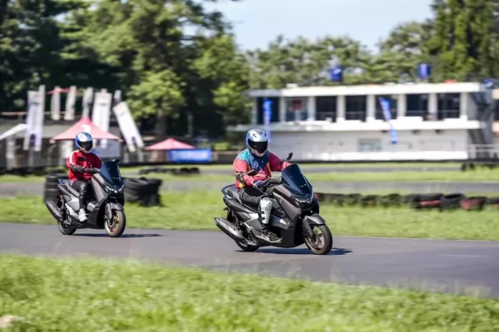 On the track artinya dalam bahasa indonesia