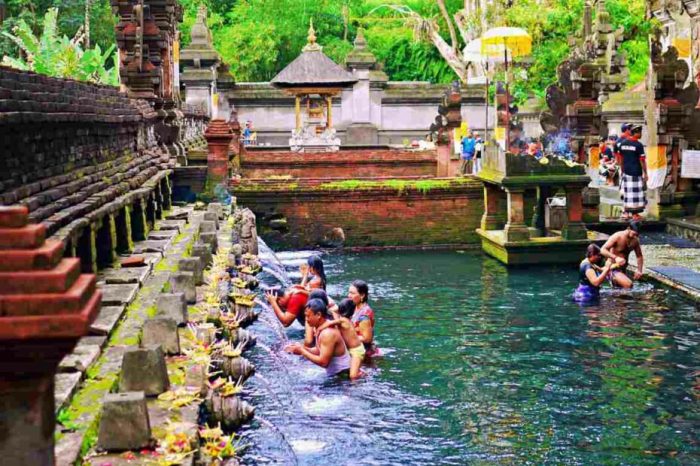 Ubud temples empul tirta