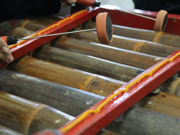 Music indonesian traditional performing gamelan arts culture instruments madu sari indonesia orchestra bali musical songlines java artist visit percussion