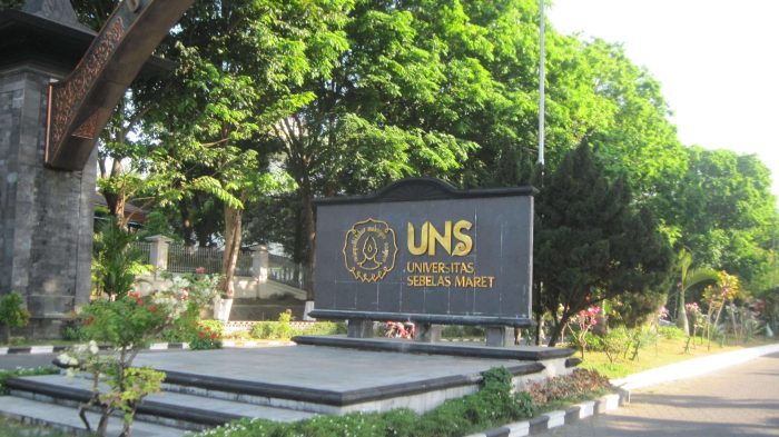 Universitas negeri di solo akreditasi a