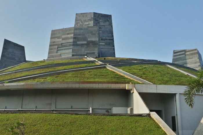 Indonesia university universitas knowledge crystal library ui corker marshall denton jakarta central bentuk bangunan di archdaily architecture green unik megah