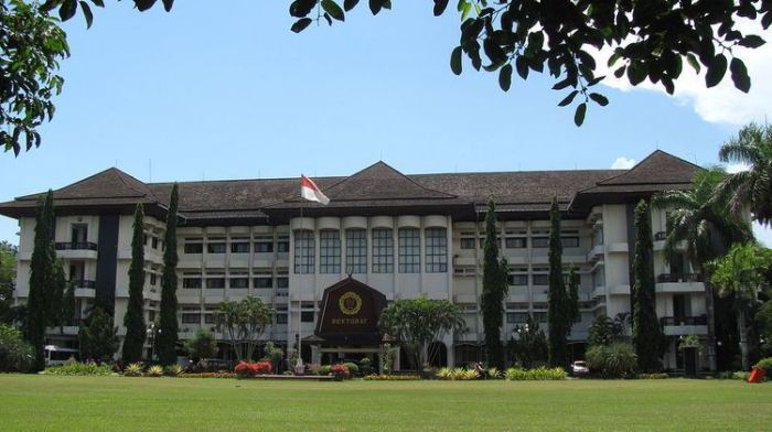 Universitas negeri mataram