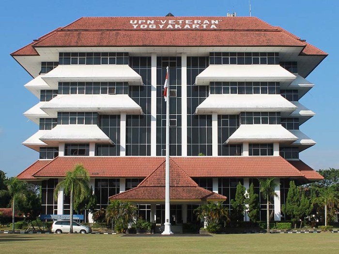 Universitas veteran jakarta negeri atau swasta