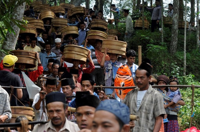 Upacara nyadran beji desa sadranan disiapkan prosesi