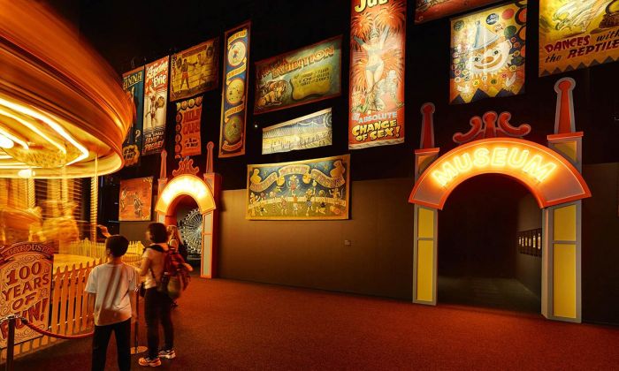 Contoh both pameran bertema magic circus